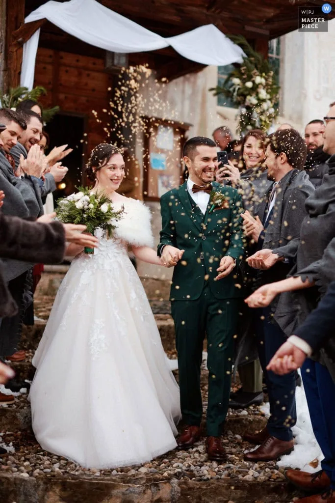 candid natural wedding image 2692402