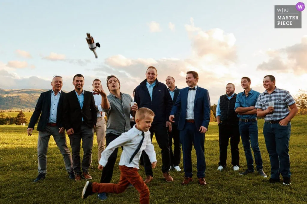 candid natural wedding image 2712618